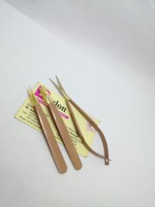 Kit de toilettage des sourcils en acier inoxydable plaqué or de précision, certifié CE, avec pinces à sourcils, ciseaux et étui pour la coupe des sourcils - Product Image 3