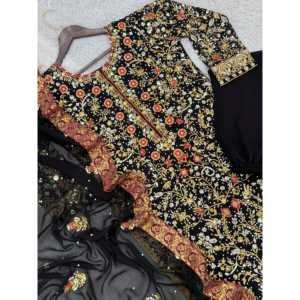 Ensemble de vêtements de fête pour femmes styliste avec haut et Dupatta élégants et élégants - Product Image 5