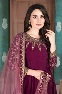 Costume Anarkali moderne semi-couture en soie Adda brodée pour les fêtes, Diwali, mariage - Product Image 6