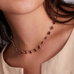 Collar con incrustaciones de granate en oro blanco - Product Image 2