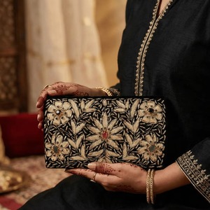 Pochette à fermeture brodée Meher Bloom Zardozi - Product Image 6