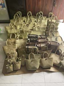 Bolso de Seagrass hecho a mano con fibra natural de seagrass para llevar al hombro y para un estilo veraniego, hecho en Vietnam. - Product Image 3