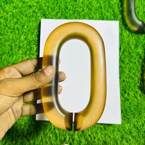 Adorno de Escritorio de Oficina, Escultura Geométrica de Eslabones de Cadena de Resina, Anillo Ovalado Semitranslúcido Color Ocre Miel, Decoración para Estante de Hotel - Product Image 1