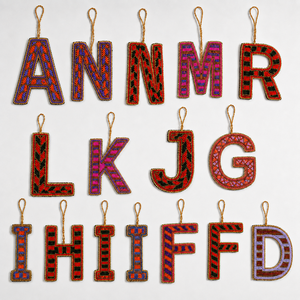 Breloque de sac personnalisée faite à la main avec perles alphabet, porte-clés en perles de rocaille avec initiale personnalisée, breloque de sac à main - Product Image 1