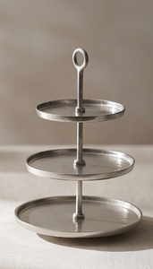 Présentoir à gâteaux rond à trois niveaux en métal finition argentée élégante pour événements et centres de table - Product Image 5