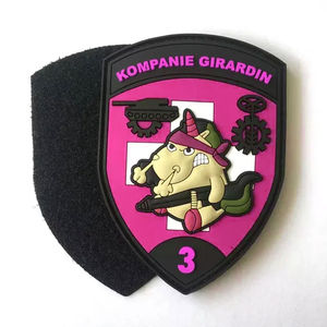 Vente directe usine : Écussons personnalisés en PVC pour vêtements, badges à coudre en toile sergé, caoutchouc souple avec décoration perlée - Product Image 3