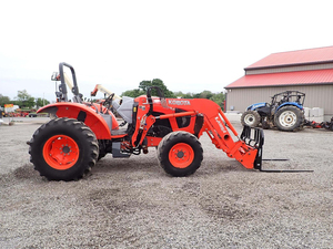 Tractor M5-111 2018, Equipo Premium Listo para Exportación, Suministro a Granel de Alta Resistencia - Product Image 3