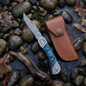 Couteau pliant artisanal en acier Damas de Pasha Enterprises, manche en bois bleu, étui en cuir, couteau de survie professionnel pour le camping - Product Image 4