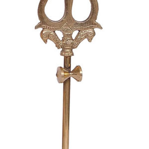 Escultura de 9 pulgadas del Tridente (Trishul) del Dios Shiva, en latón pulido y chapado en oro, con base, para decoración del templo del hogar, hecha en India. - Product Image 1