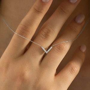 สร้อยคอเพชรรูปตัววีสีโรสโกลด์ที่เพาะเลี้ยงในห้องปฏิบัติการ - Product Image 4
