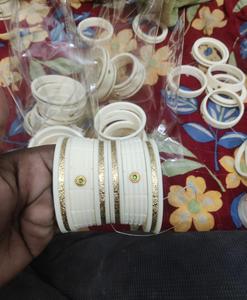 Luxury White Resin <b>Bangles</b> Gold Beaded Carved Leaf Design Bridal Jewelry <b>Set</b> Wholesale Handcrafted Ivory Resin Bracelets - Product Image 3