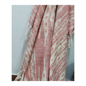 Manta de Algodón Tejido Rosa 50 x 70 Pulgadas 255 GSM 32 TC con Patrón Étnico y Borde con Flecos para Sofá, Salón, Textil del Hogar B2B - Product Image 3