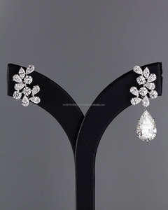 Pendientes de compromiso con diamantes cultivados en laboratorio, chapado en oro de 18 quilates y rodio, suministro de joyería al por mayor con certificado IGI - Product Image 3