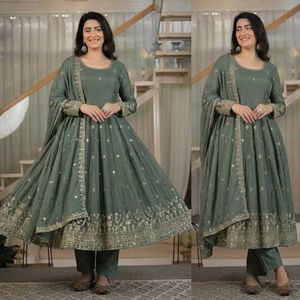 Conjunto de traje Anarkali de seda gruesa para mujer con bordado de lentejuelas, pantalón y dupatta |   Conjunto de Kurti para Fiesta Completamente Cosido - Product Image 2