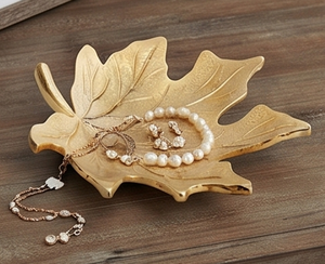 Plateau décoratif moderne en forme de feuille, finition dorée, surface en métal poli, décoration de table pour la maison, les mariages, les événements, les restaurants et les cadeaux - Product Image 5