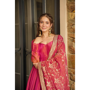 Robe Anarkali de créateur avec pantalon Plazzo et dupatta pour les fêtes - Tissu satiné - Product Image 3