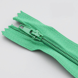 Fermetures éclair à coudre couleur 3 #   5 #   Fermetures éclair en nylon en rouleau, longues, durables et colorées, pour vêtements, sacs et pantalons - Product Image 1