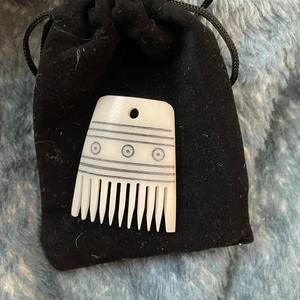 Peine de Cabello de Hueso Tradebyd, Herramienta de Peinado Natural Hecha a Mano, Desenredador de Cabello Suave para Uso en Salón y en Casa - Product Image 1