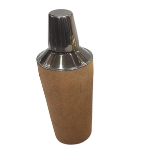Coctelera de Martini de Metal con Diseño Acanalado y Baño de Oro de Lujo, 24 oz, Herramientas de Bar, Mezclador de Bebidas Premium para Accesorios de Bar de Hotel - Product Image 2