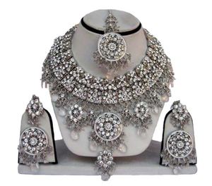 Vintage Gold Plated Moissanite Flower Shape Alloy Women's Jewelry Set Necklace Earrings Wedding Anniversary Party - Product Image 3