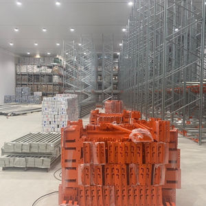 Système de rayonnage radio-guidé conçu pour le stockage en entrepôt à haute densité, permettant le déplacement automatisé des palettes dans les rayonnages à profondeur. - Product Image 6