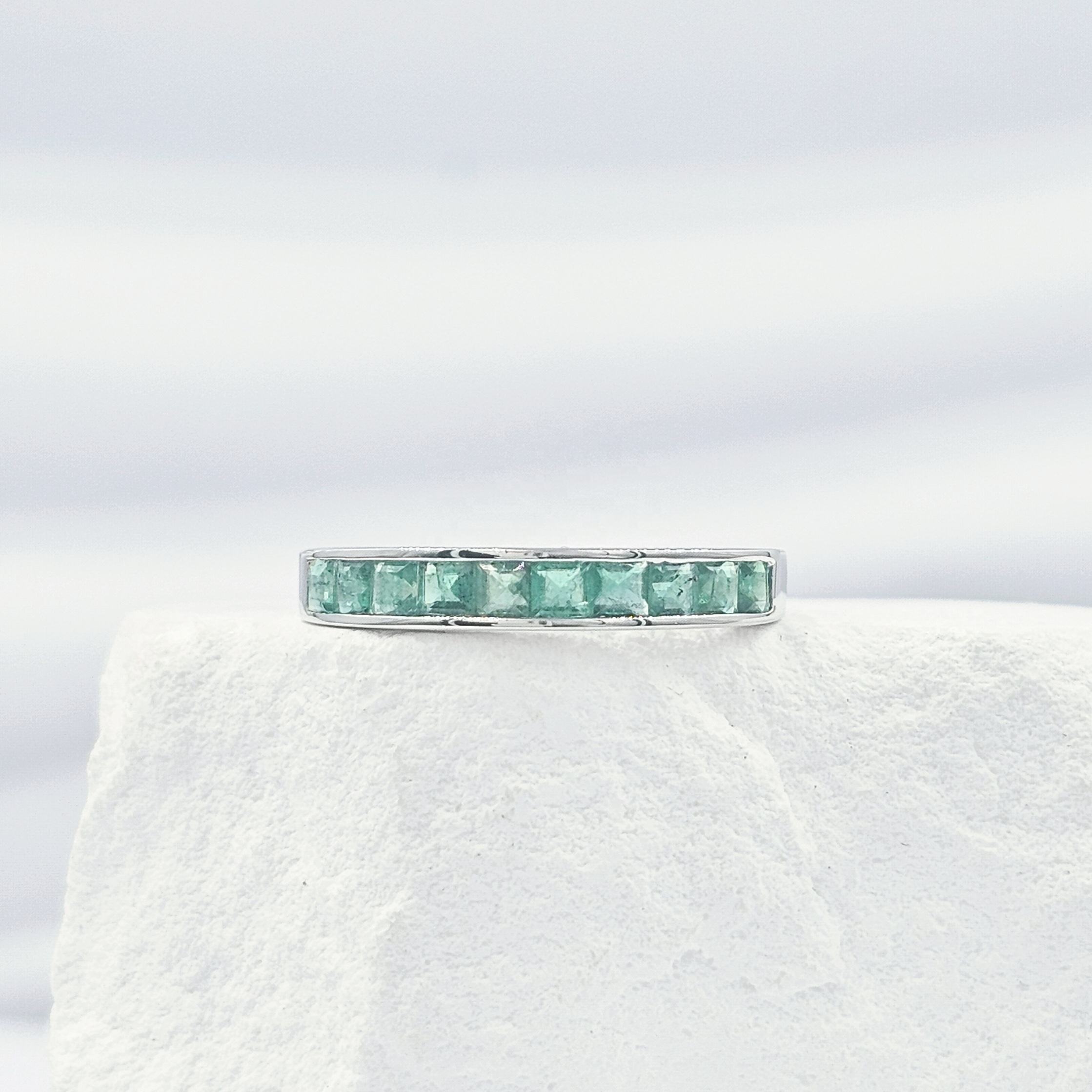 สีเขียว