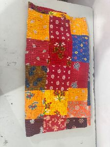 Bolso Tote Acolchado Kantha Floral Morado Hecho a Mano |   Bolso de Hombro de Algodón Artesanal Sostenible para Venta al Por Mayor - Product Image 4