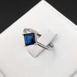 Anillo de Compromiso de Plata de Ley con Zafiro Azul Diseño Cubo, Piedra de Nacimiento de Septiembre, Regalo de 45 Aniversario - Product Image 3