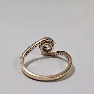 Anillo de compromiso con diamante de corte redondo y banda elegante trenzada, cultivado en laboratorio, para mujer, en oro macizo de 10K, joyería para propuesta de matrimonio para amantes. - Product Image 5