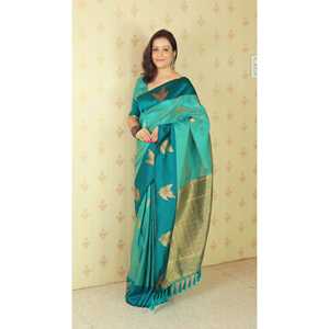 Sari de Seda Suave Azul de Elite Weaves, Diseño Floral con Bordado Zari, 650g - Product Image 2