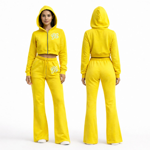 ชุดวอร์มผู้หญิงแบบกำหนดเองสำหรับฤดูหนาว ชุด 2 ชิ้น ผ้าฟลีซ เสื้อฮู้ดซิปแบบครอปและกางเกงขายาวทรงบาน กันน้ำ ชุดกีฬาแบบเต็มตัว - Product Image 5