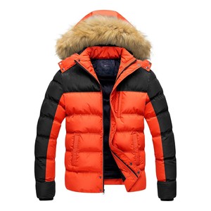 Blouson d'hiver matelassé à capuche pour homme, coupe-vent, avec blocs de couleur orange et noir, fermeture éclair, décontracté, en polyester épais, coupe régulière - Product Image 1