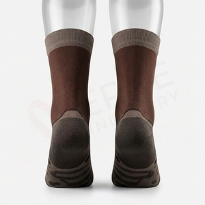 Chaussettes mi-mollet pour hommes, rayées marron, tricotées, respirantes, en coton, polyester et élasthanne, pour usage quotidien en automne, style classique - Product Image 2