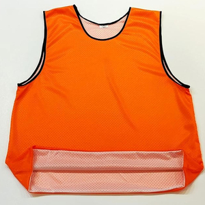 Gilet d'entraînement réversible en mesh blanc et orange, respirant, pour la pratique sportive - Product Image 4