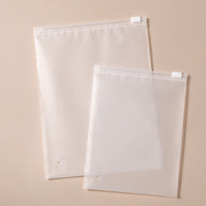 Sacs à fermeture éclair transparents givrés refermables pour vêtements, essentiels de voyage et organisation, pochette de rangement résistante à l'eau et durable - Product Image 5