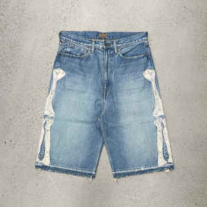 Shorts Bermuda en jean bleu clair pour homme, taille mi-haute, style décontracté avec décorations perlées et patchs - Product Image 5