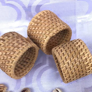 Anneaux de serviette en rotin tressé à la main, décoration de table en osier - Product Image 1