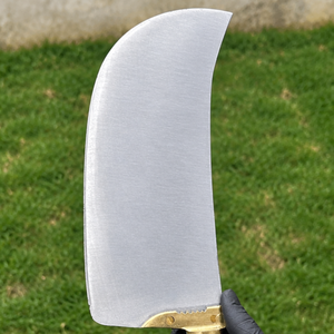 Cuchillo de carnicero curvo de alta resistencia con mango de madera rojo y verde y pomo dorado para cortar y picar carne en la cocina. - Product Image 3