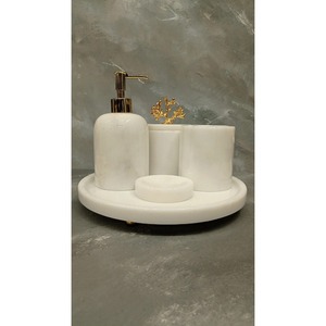 Ensemble de salle de bain élégant en céramique rose, quatre pièces : plateau rond, distributeur de savon, porte-brosse à dents, avec fonction de nettoyage facile - Product Image 2
