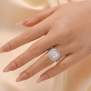 Anillo de compromiso de plata de ley 925 con moissanita, corte princesa, doble halo y tallo dividido, joyería de moissanita. - Product Image 5