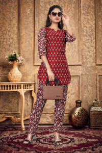 ชุดเซ็ตแฟชั่นผู้หญิงลายดอกไม้สีแดงเบอร์กันดีสุดฮิต พรีเมียม 2 ชิ้น สไตล์สตรีทแวร์ คอกลม กางเกงขายาว - Product Image 3