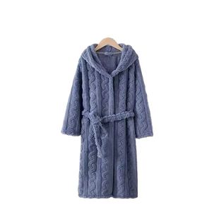 Peignoir en tissu éponge de qualité supérieure avec logo brodé, robe enveloppante confortable pour le spa et l'usage quotidien - Product Image 6