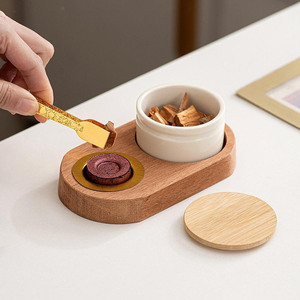 Ensemble brûleur d'encens en bois avec base ovale, pot de rangement en métal blanc avec couvercle en bois, insert de brûleur doré et pinces pour les encens - Product Image 4