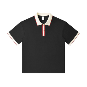 เสื้อโปโลผู้ชายสีน้ำเงินกรมท่า แขนสั้น ผ้าปิเก้ แต่งขอบสีครีมและสีแดง สไตล์พรีปปี้ ทรงปกติ ผ้าฝ้ายถัก - Product Image 3