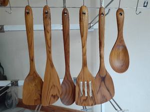 Espátula para freír de tamaño mediano, utensilio de cocina de madera, 100% madera de teca ecológica, apta para alimentos, ligera, la más duradera, hecha en Tailandia - Product Image 5