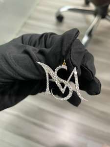 Pendentif personnalisé en or jaune 14 carats avec initiale en diamant de laboratoire, serti à griffes, pour femme, idéal pour fiançailles, mariage ou cadeau de fête - Product Image 4