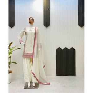 Ensemble de vêtements de fête pour femmes de créateur Top Bottom et Dupatta - Product Image 4