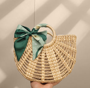 Bolso de mano de ratán Natural para mujer, bolso de playa de verano hecho a mano con paja de jacinto de agua en forma de Luna, Asa tejida para Otoño/Invierno - Product Image 5