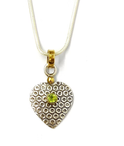 Pendentif en argent sterling fait main en forme de cœur avec pierre péridot - Collection artisanale de fabricant de bijoux sur mesure - Product Image 3