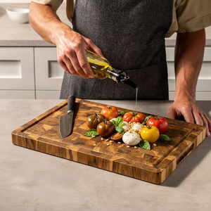 เขียงไม้สักทรงสี่เหลี่ยมผืนผ้า Hale Timeless Kitchenware พร้อมด้ามจับ หนา 1.5 ซม. ใช้กับเครื่องล้างจานได้ - Product Image 3